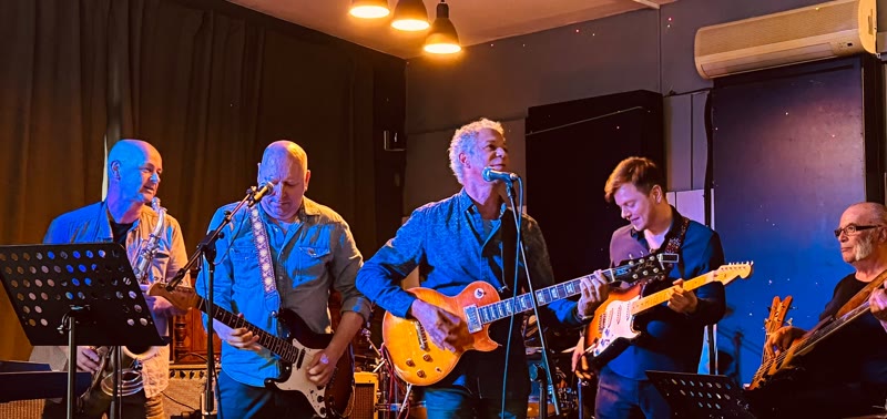 GuitarJoe at a jam session with Belgian musicians